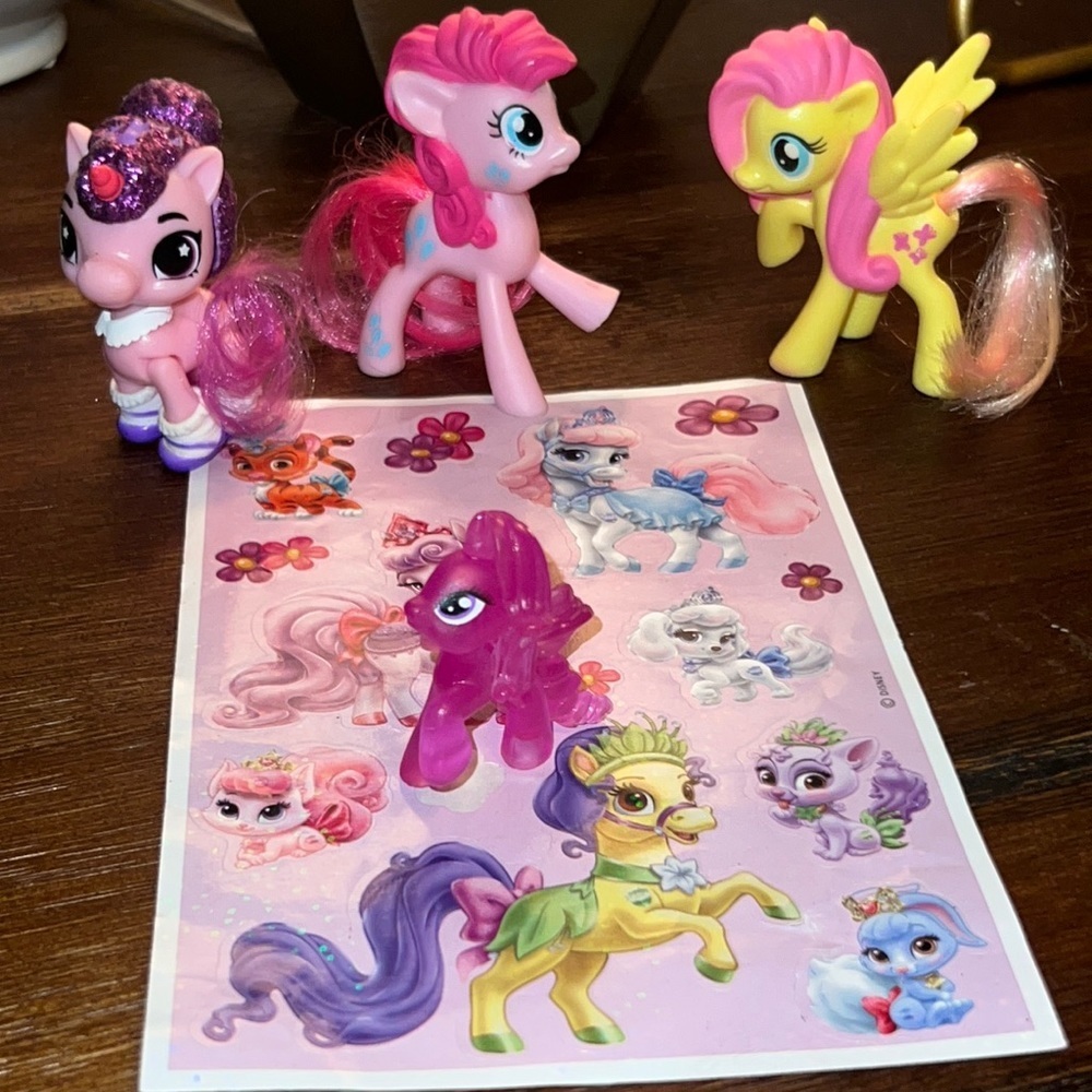 My Little Pony and friends little pony dolls 4 play toys & pretty pony stickers‌